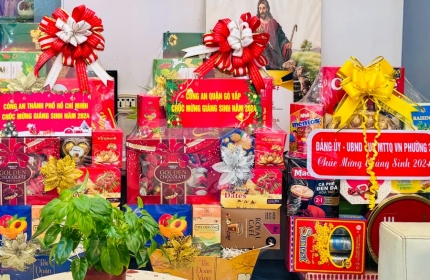 Đại diện các cấp chính quyền sở tại đến chúc mừng Giáo hội nhân dịp Mùa Giáng sinh năm 2024
